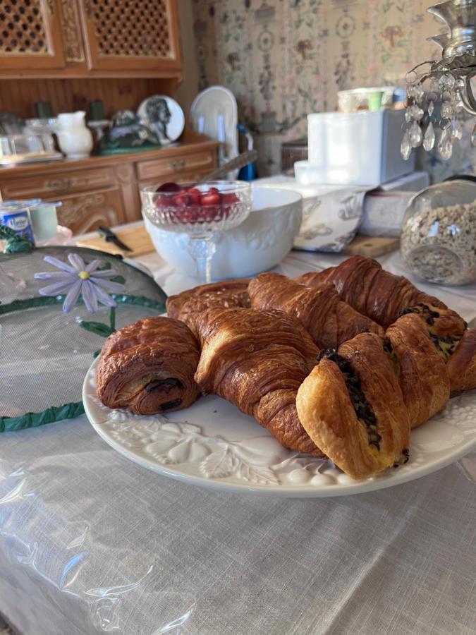Maison De Mags & Mags Bed & Breakfast Lanouaille Bagian luar foto