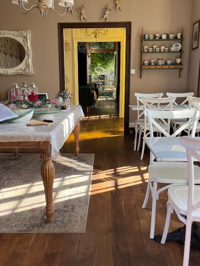 Maison De Mags & Mags Bed & Breakfast Lanouaille Bagian luar foto