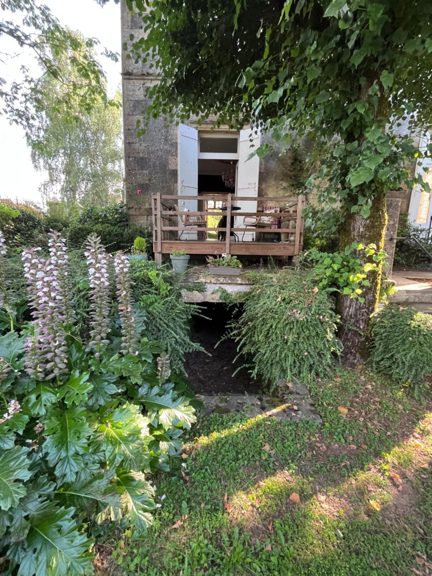 Maison De Mags & Mags Bed & Breakfast Lanouaille Bagian luar foto